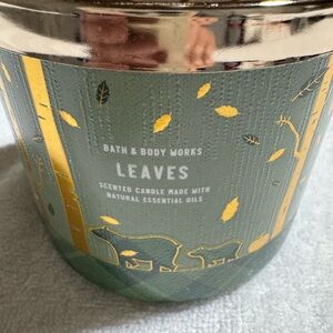 Bath & Body Works Leaves Candle - Green and Gold